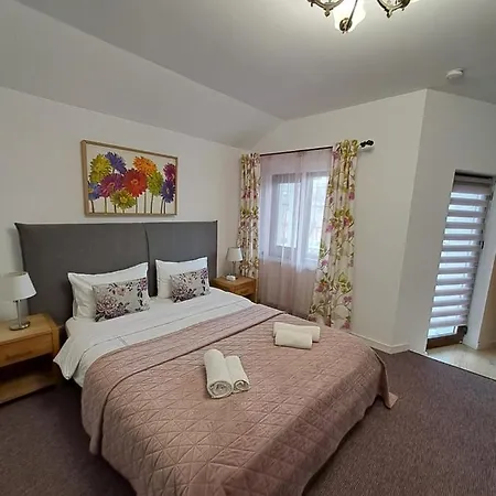 Alexander House 3*