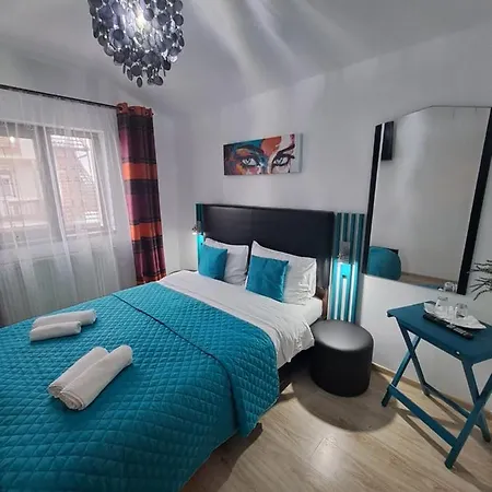 Alexander House Konukevi 3*