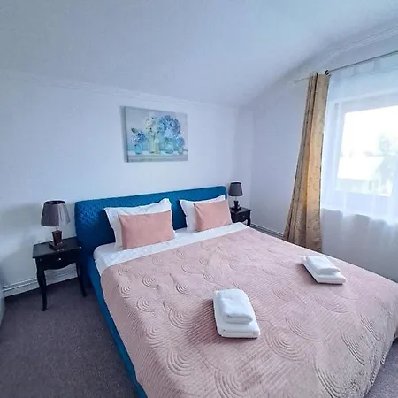 Alexander House Konukevi 3*