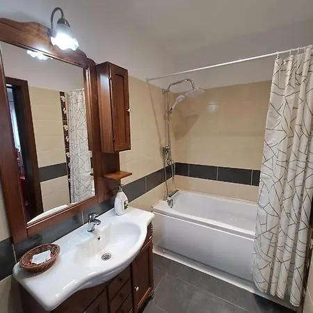 Alexander House Konukevi 3*