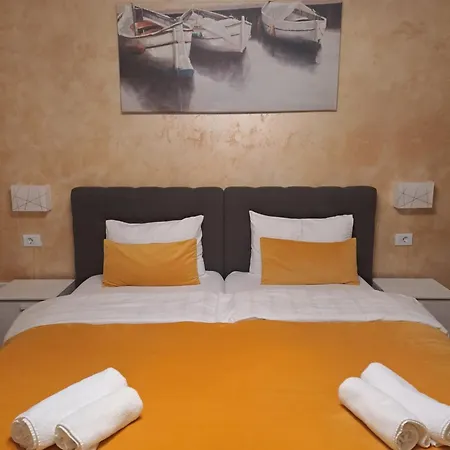 Alexander House Konukevi 3*