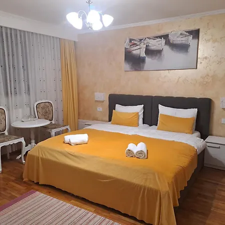 Alexander House 3*