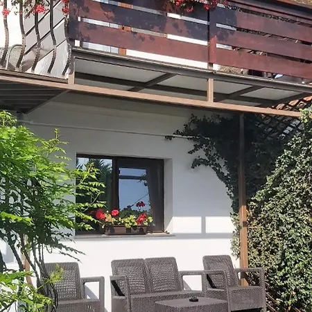 Alexander House Konukevi 3*